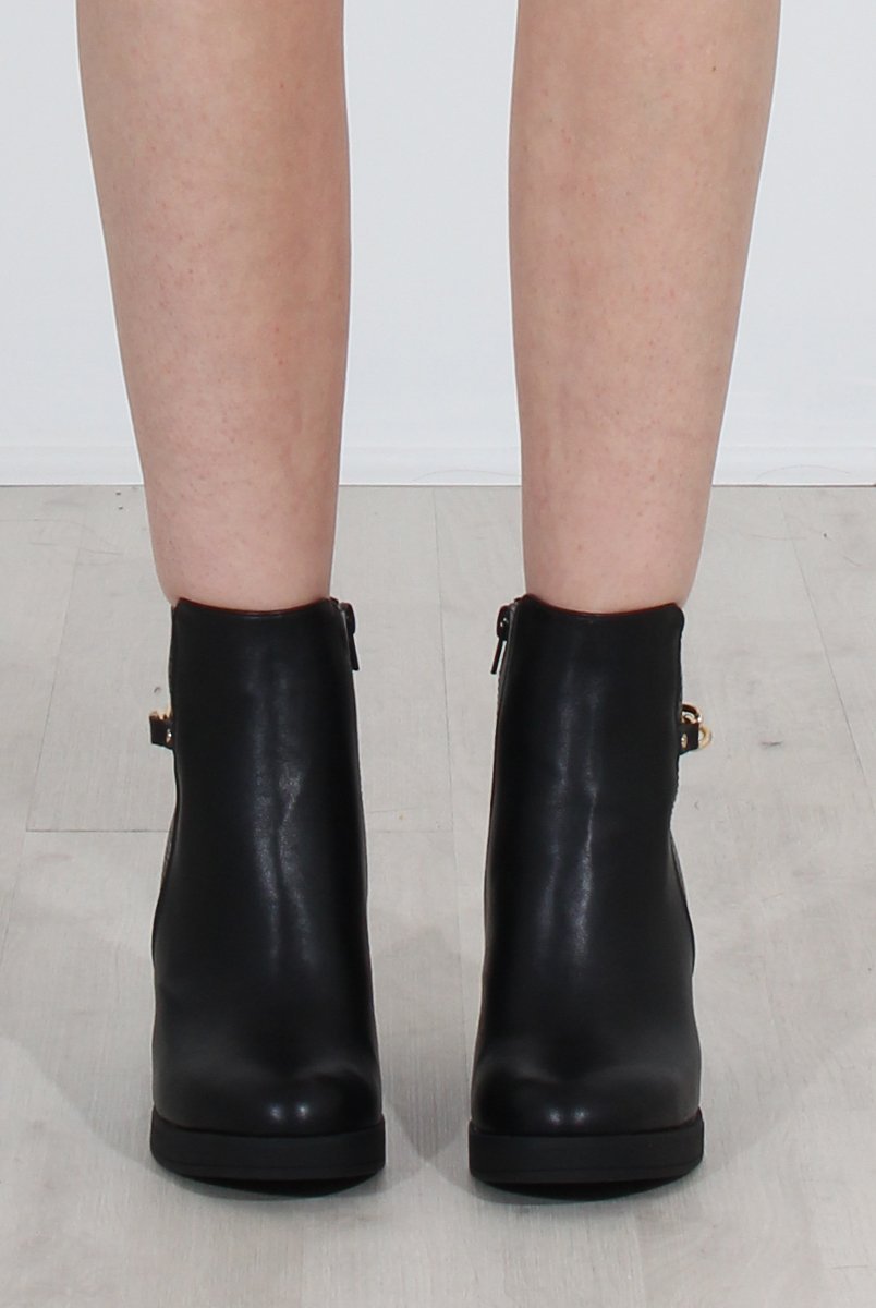 Alma Black Platform boots-Boots