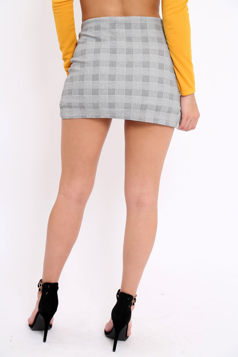 Hound-Tooth Ruffle Skort - Becci-Shorts